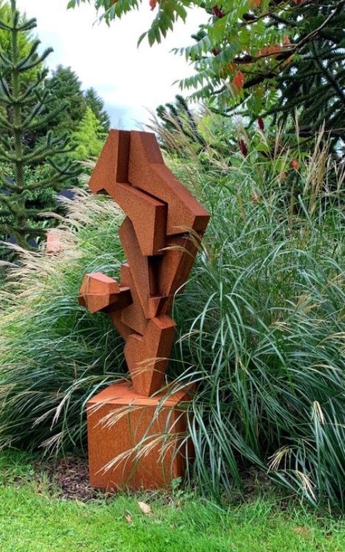 Déco sculptures rouillées au jardin