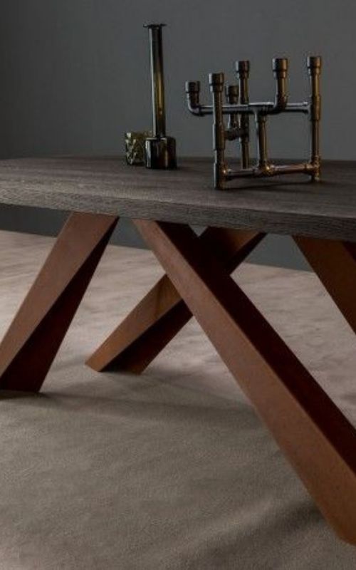Décoration : une table en acier corten